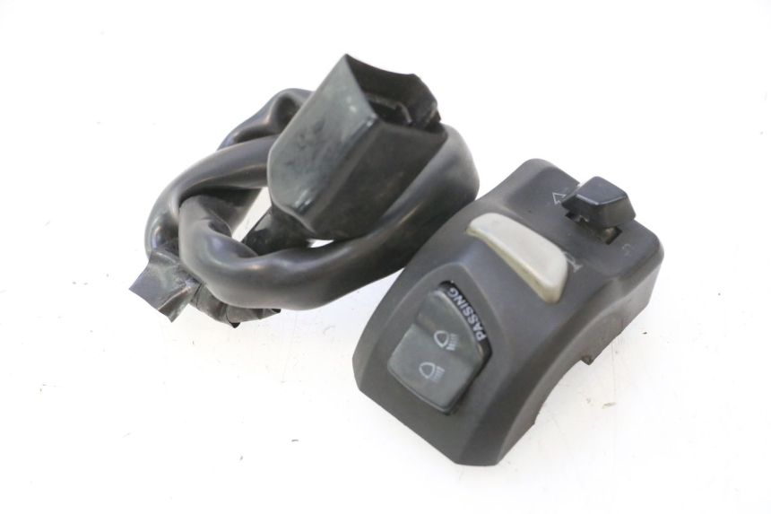 photo de INTERRUPTOR ESQUERDO PEUGEOT KISBEE 4T 50 (2023 - 2026) - Ampliação técnica