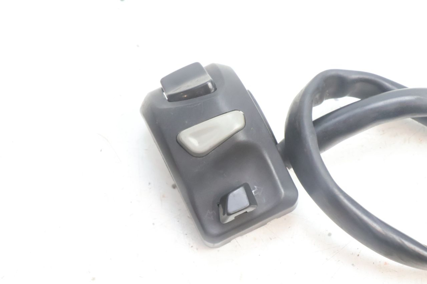 photo de COMANDO ESQUERDO PEUGEOT KISBEE 4T 50 (2010 - 2017) - Detalhe da peça