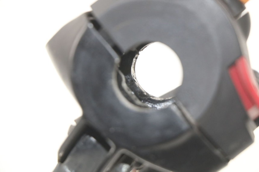 photo de COMANDO ESQUERDO PEUGEOT LUDIX 50 (2008 - 2017) - Zoom do estado de desgaste