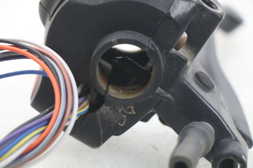 photo de COMANDO ESQUERDO PEUGEOT LUDIX 50 (2008 - 2017) - Zoom do estado de desgaste