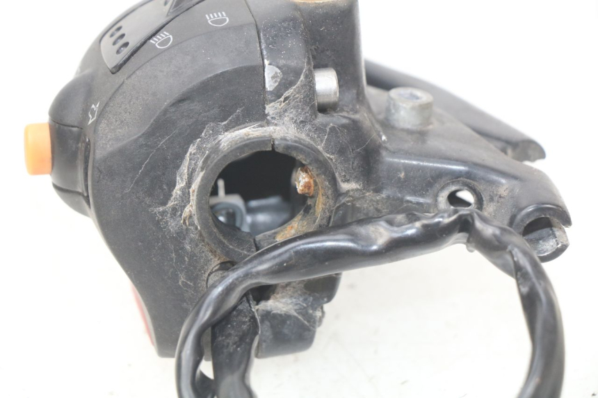 photo de COMANDO ESQUERDO PEUGEOT LUDIX 50 (2008 - 2017) - Zoom do estado de desgaste