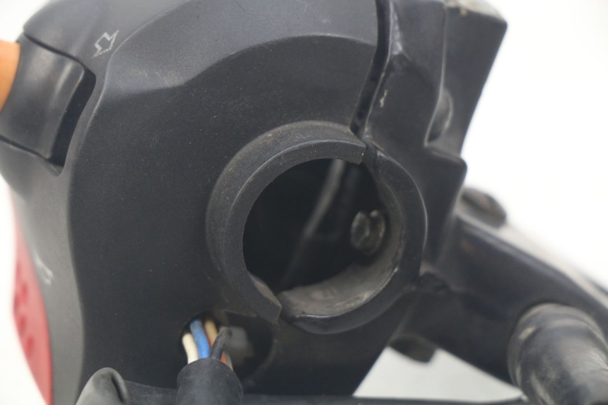 photo de COMANDO ESQUERDO PEUGEOT LUDIX 50 (2008 - 2017) - Zoom do estado de desgaste