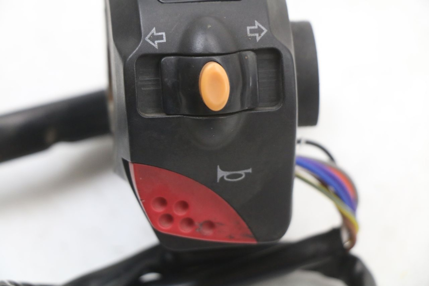 photo de COMANDO ESQUERDO PEUGEOT LUDIX 50 (2005 - 2007) - Zoom do estado de desgaste