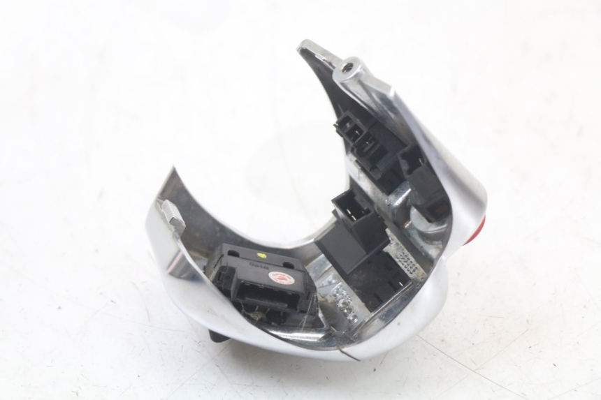 photo de COMANDO ESQUERDO PIAGGIO MP3 HPE 350 (2018 - 2020) - Pontos de fixação