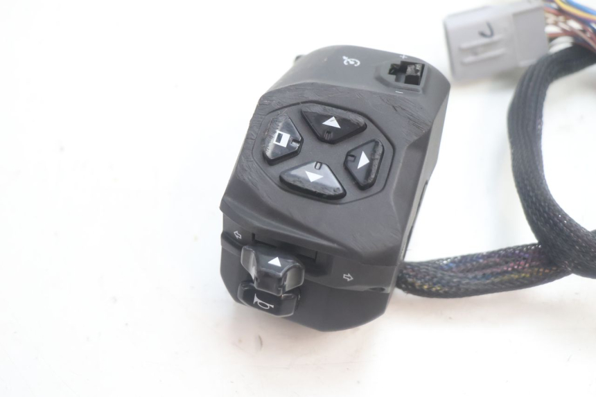 photo de INTERRUPTOR ESQUERDO PIAGGIO MP3 HPE 530 (2022 - 2026) - Detalhe da peça