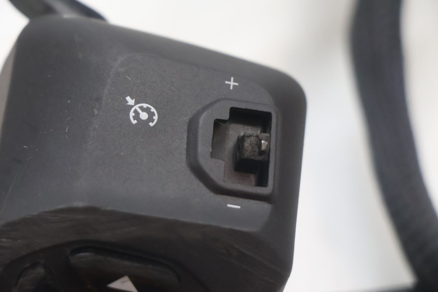 photo de INTERRUPTOR ESQUERDO PIAGGIO MP3 HPE 530 (2022 - 2026) - Outro ângulo de visão