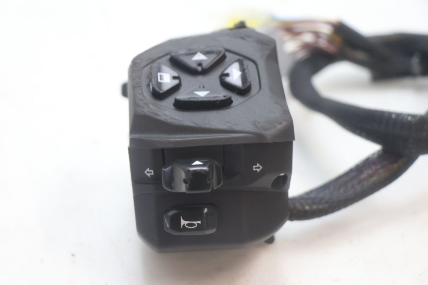 photo de INTERRUPTOR ESQUERDO PIAGGIO MP3 HPE 530 (2022 - 2026) - Ampliação técnica