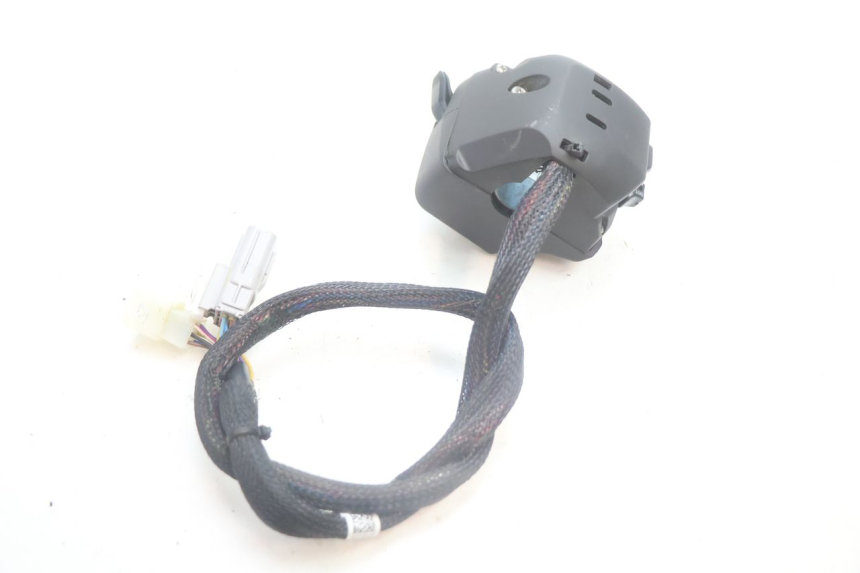 photo de INTERRUPTOR ESQUERDO PIAGGIO MP3 HPE 530 (2022 - 2026) - Estado da superfície