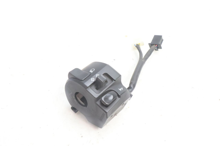 photo de COMANDO ESQUERDO YAMAHA N-MAX NMAX 125 (2021 - 2024) - Zoom do estado de desgaste