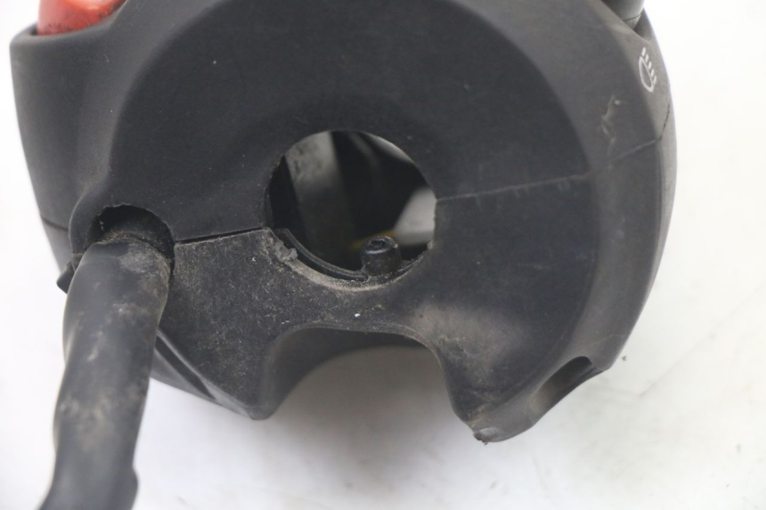photo de COMANDO ESQUERDO PEUGEOT CITYSTAR 2T 50 (2018 - 2021) - Pontos de fixação