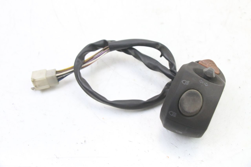 photo de COMANDO ESQUERDO PEUGEOT SATELIS 125 (2013 - 2018) - Zoom do estado de desgaste