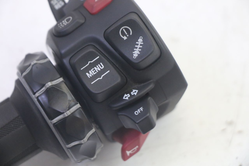 photo de INTERRUPTOR ESQUERDO BMW R GS 1250 (2021 - 2024) - Zoom do estado de desgaste