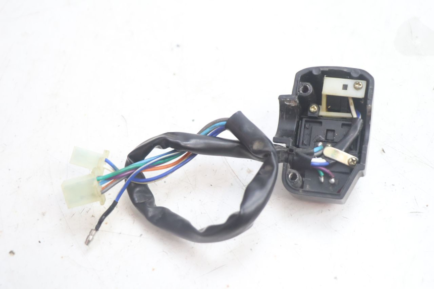 photo de COMUTADOR ESQUERDO YIYING RETRO 125 (2008 - 2018) - Zoom do estado de desgaste