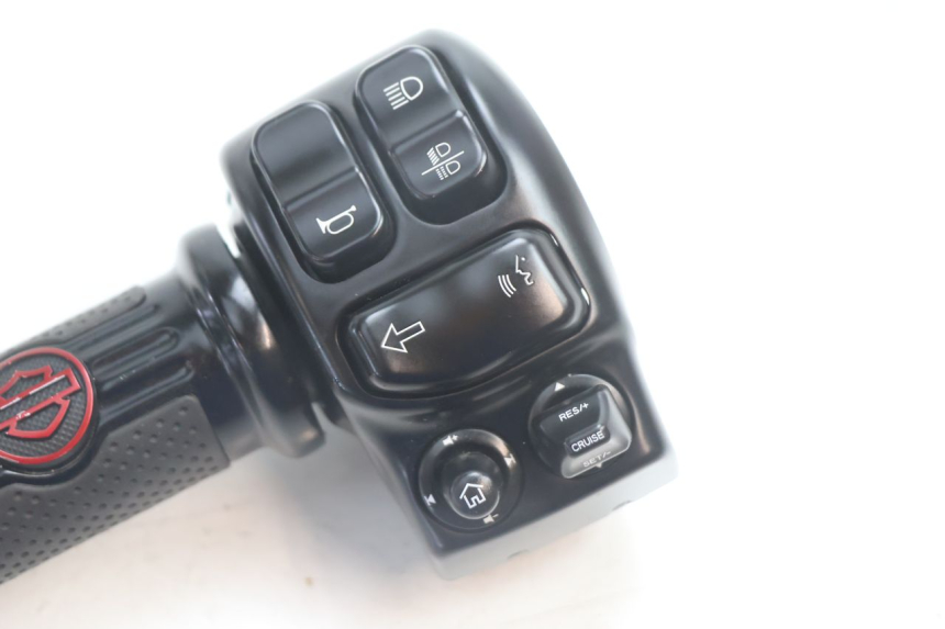 photo de INTERRUPTOR ESQUERDO HARLEY DAVIDSON ROAD GLIDE FLTRXSE 1920 (2018 - 2022) - Detalhe da peça