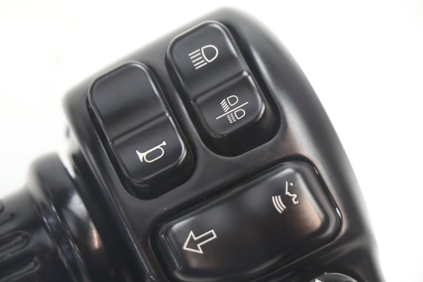 photo de INTERRUPTOR ESQUERDO HARLEY DAVIDSON ROAD GLIDE FLTRXSE 1920 (2018 - 2022) - Zoom do estado de desgaste