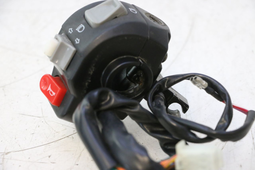 photo de COMANDO ESQUERDO TNT MOTOR ROMA 12' 2T 50 (2007 - 2018) - Detalhe da peça