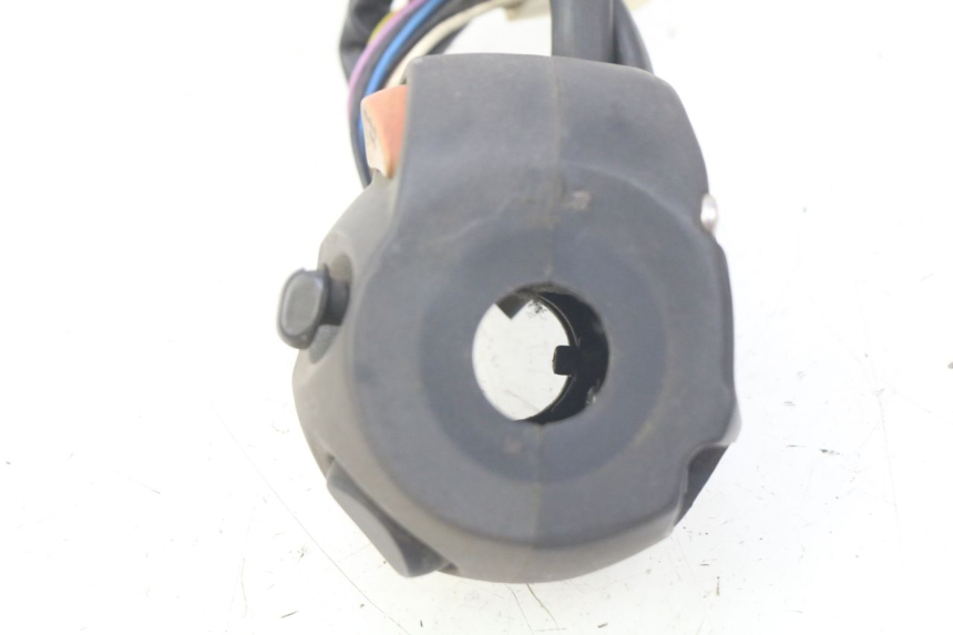 photo de COMANDO ESQUERDO PEUGEOT SATELIS COMPRESSOR K15 125 (2006 - 2009) - Detalhe da peça