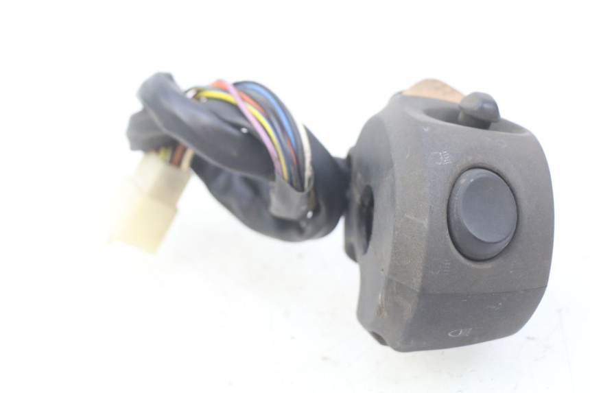 photo de COMANDO ESQUERDO PEUGEOT SATELIS COMPRESSOR K15 125 (2006 - 2009) - Pontos de fixação
