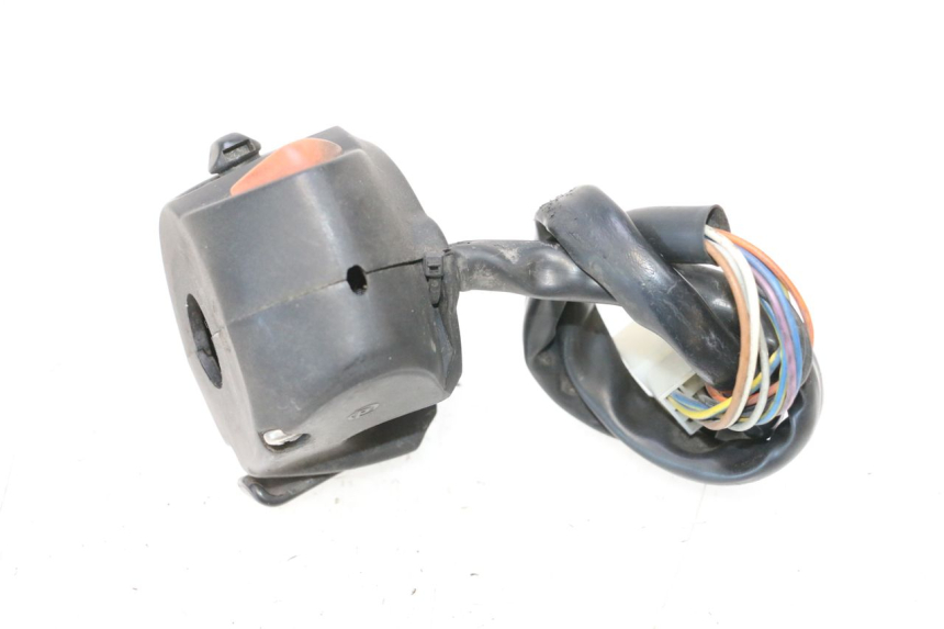 photo de COMANDO ESQUERDO PEUGEOT SATELIS COMPRESSOR K15 125 (2006 - 2009) - Detalhe da peça