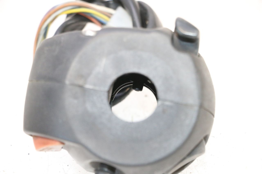 photo de COMANDO ESQUERDO PEUGEOT SATELIS COMPRESSOR K15 125 (2006 - 2009) - Zoom do estado de desgaste