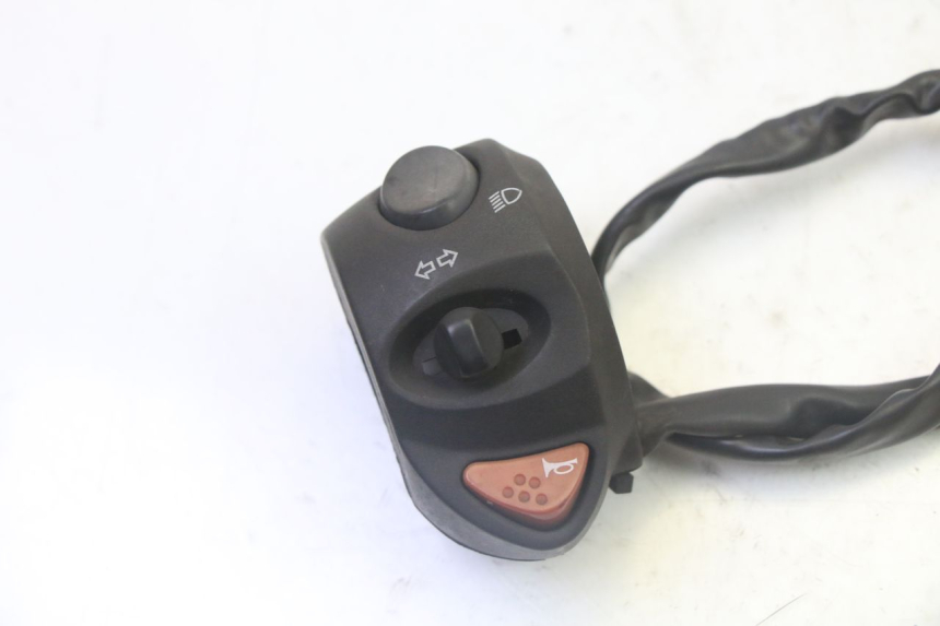 photo de COMANDO ESQUERDO PEUGEOT SATELIS 125 (2006 - 2009) - Detalhe da peça
