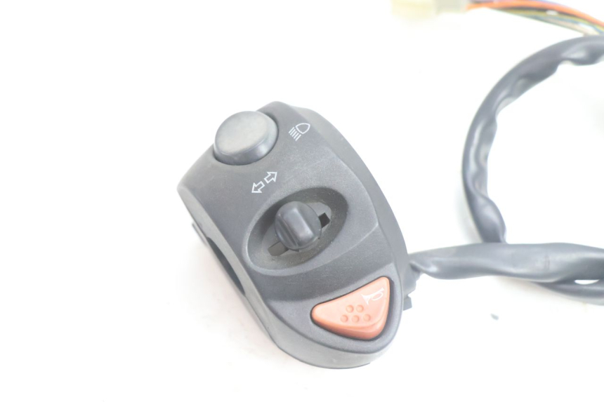 photo de COMANDO ESQUERDO PEUGEOT SATELIS 125 (2006 - 2009) - Detalhe da peça