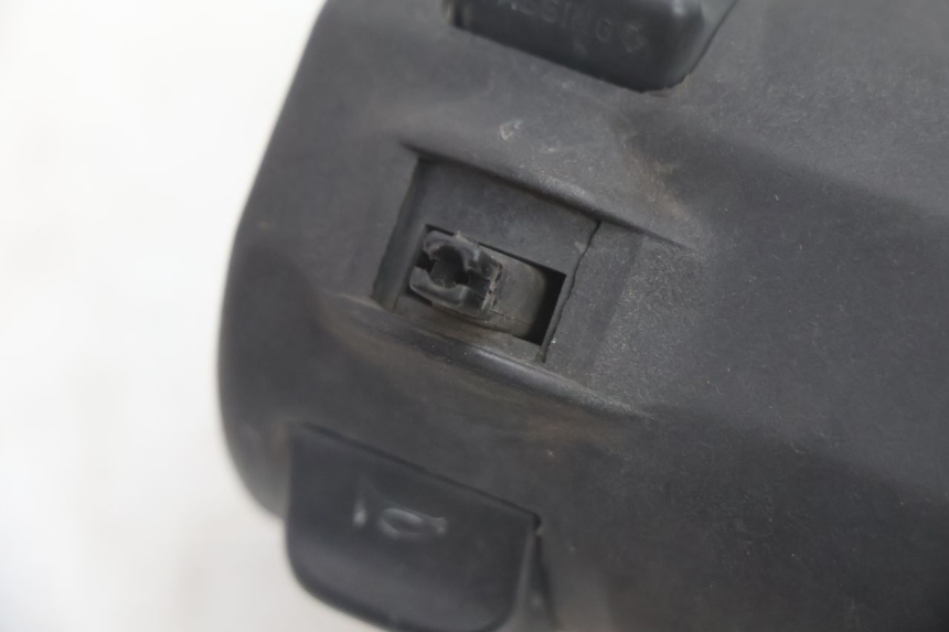 photo de COMANDO ESQUERDO APRILIA SCARABEO GT 125 (1999 - 2007) - Zoom do estado de desgaste