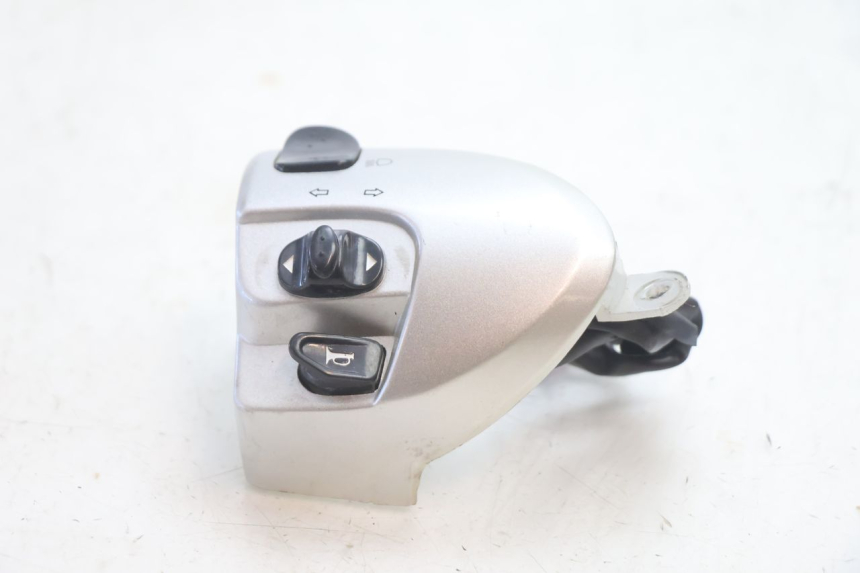 photo de INTERRUPTOR ESQUERDO FYM SCOOTERONE 125 (2006 - 2008) - Zoom do estado de desgaste