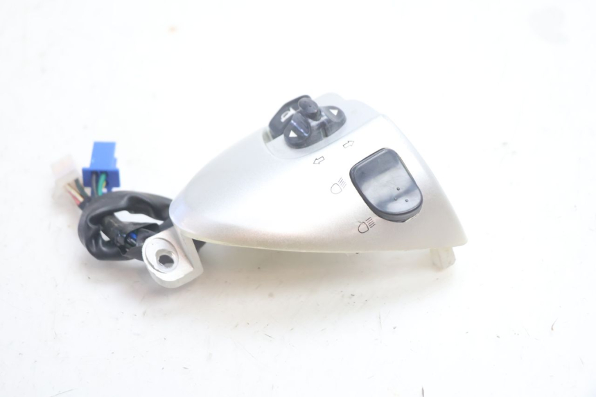 photo de INTERRUPTOR ESQUERDO FYM SCOOTERONE 125 (2006 - 2008) - Outro ângulo de visão