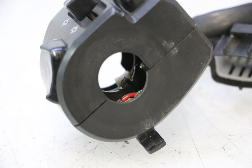 photo de INTERRUPTOR ESQUERDO DUCATI SS IE DS CARENEE 1000 (2002 - 2006) - Zoom do estado de desgaste