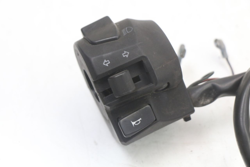 photo de COMANDO ESQUERDO SUZUKI BURGMAN 125 (2018 - 2021) - Zoom do estado de desgaste