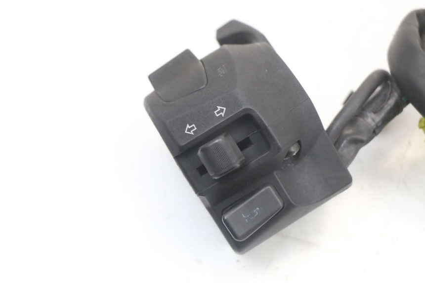 photo de COMANDO ESQUERDO SUZUKI GS F 500 (2004 - 2007) - Detalhe da peça