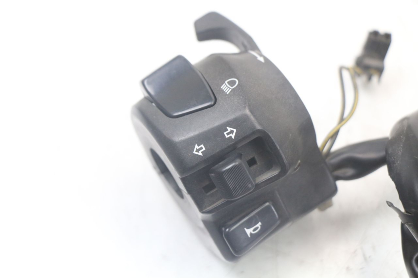 photo de COMANDO ESQUERDO SUZUKI SV N 650 (1999 - 2002) - Detalhe da peça