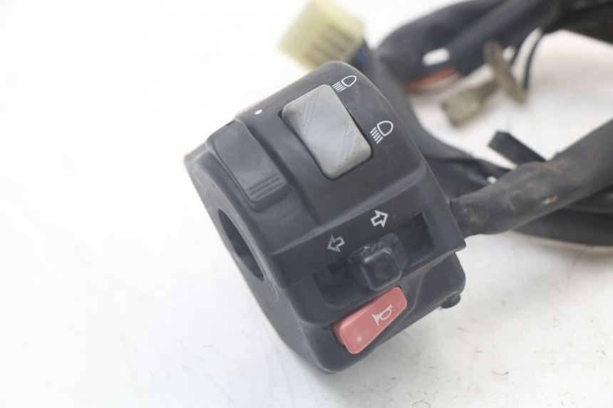 photo de COMANDO ESQUERDO YAMAHA TDM ABS 900 (2002 - 2014) - Zoom do estado de desgaste
