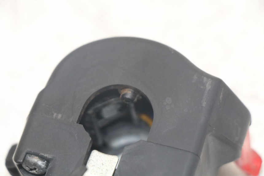 photo de COMANDO ESQUERDO YAMAHA TDM ABS 900 (2002 - 2014) - Pontos de fixação