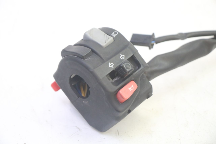 photo de COMANDO ESQUERDO YAMAHA TDM ABS 900 (2002 - 2014) - Zoom do estado de desgaste