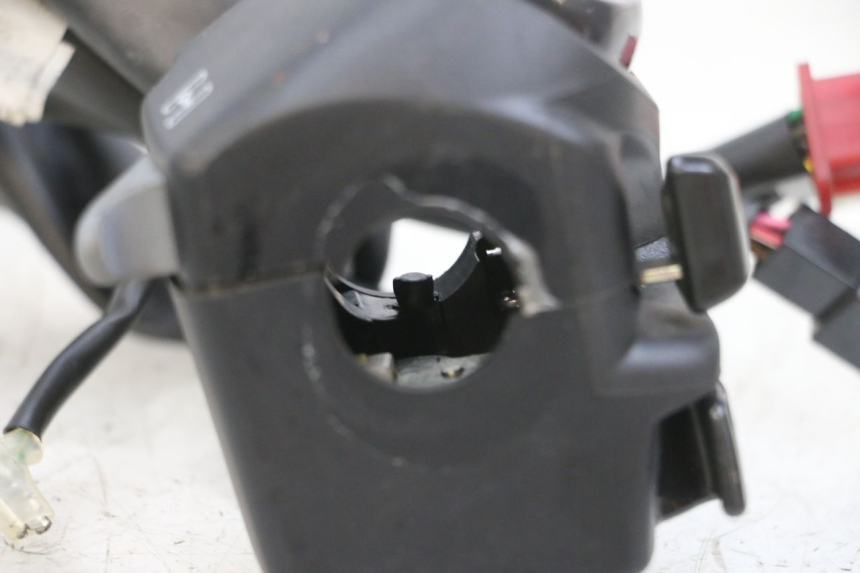 photo de COMANDO ESQUERDO YAMAHA TRICITY 300 (2020 - 2024) - Detalhe da peça