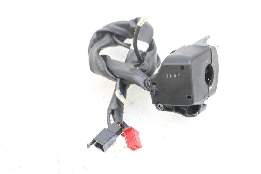 photo de COMANDO ESQUERDO YAMAHA TRICITY 300 (2020 - 2024) - Zoom do estado de desgaste