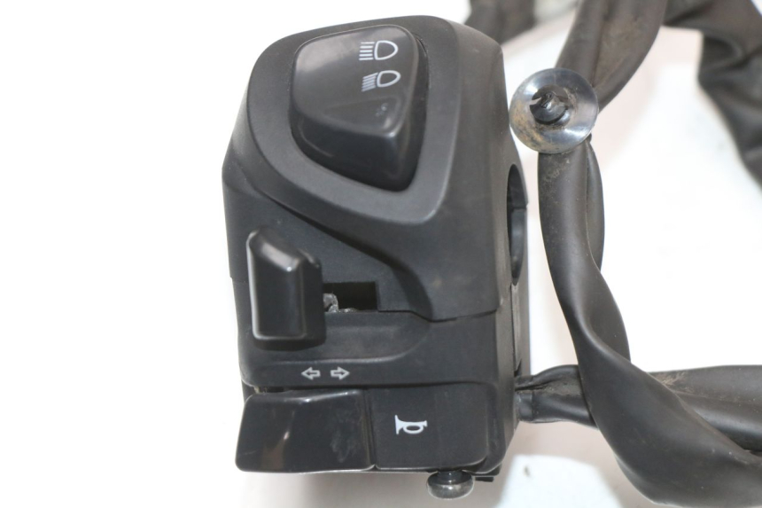 photo de COMANDO ESQUERDO YAMAHA XMAX X-MAX ABS 125 (2017 - 2020) - Detalhe da peça