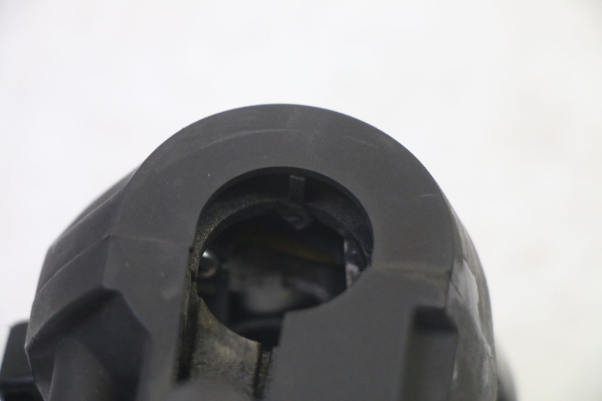 photo de COMANDO ESQUERDO YAMAHA X-MAX XMAX 125 (2010 - 2013) - Estado da superfície