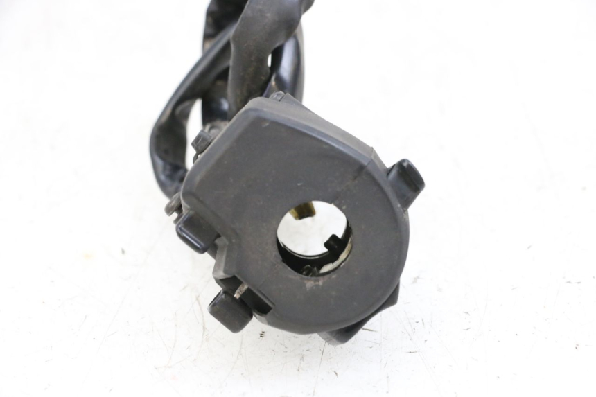 photo de COMANDO ESQUERDO YAMAHA X-MAX XMAX 125 (2010 - 2013) - Zoom do estado de desgaste