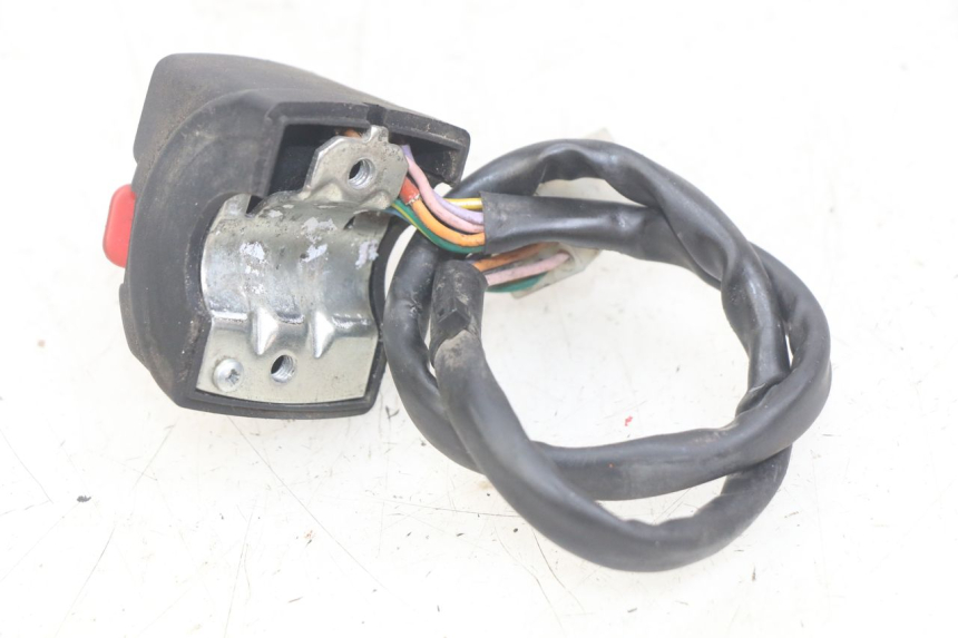 photo de COMANDO ESQUERDO PEUGEOT XP6 50 (2006 - 2011) - Detalhe da peça