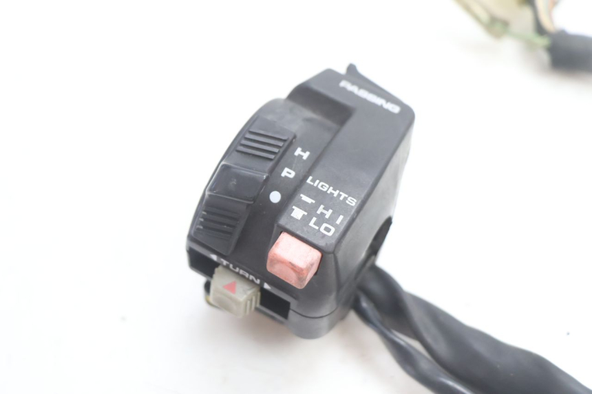 photo de INTERRUPTOR ESQUERDO HONDA XRV AFRICA TWIN 750 (1990 - 1992) - Outro ângulo de visão