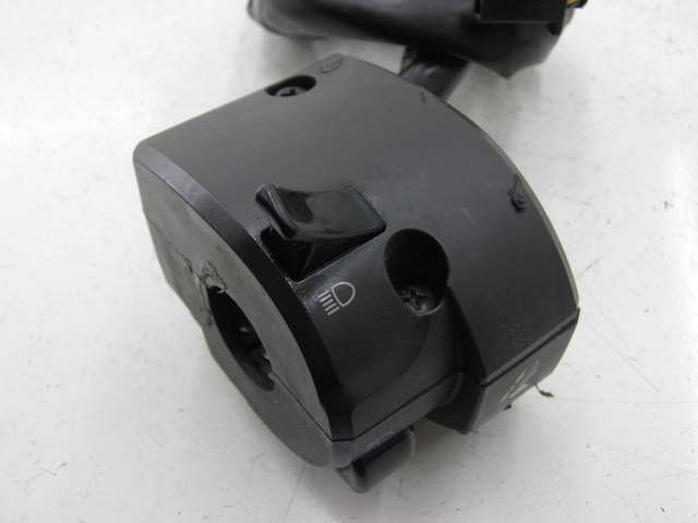 photo de COMANDO ESQUERDO YAMAHA FJR 1300 (2004 - 2005) - Pontos de fixação