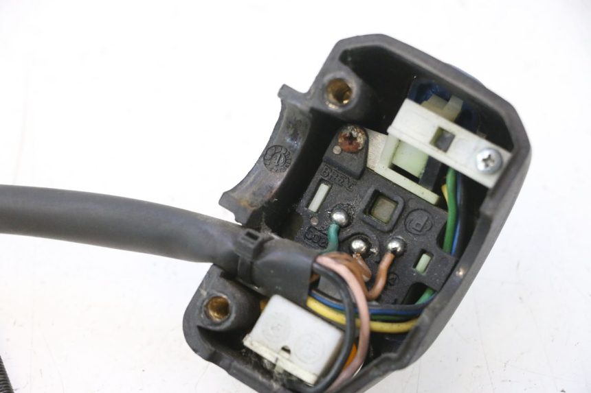 photo de COMANDO ESQUERDO YAMAHA YP MAJESTY 125 (1998 - 2001) - Outro ângulo de visão