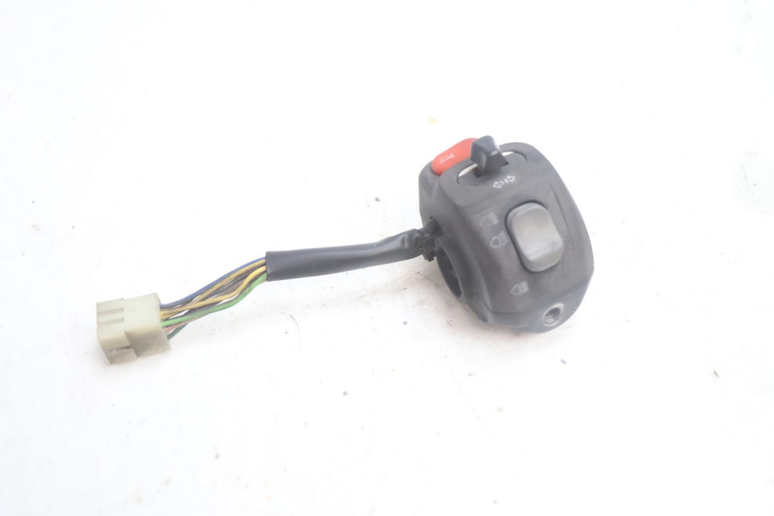 photo de COMANDO ESQUERDO YAMAHA YP MAJESTY 125 (2002 - 2006) - Zoom do estado de desgaste