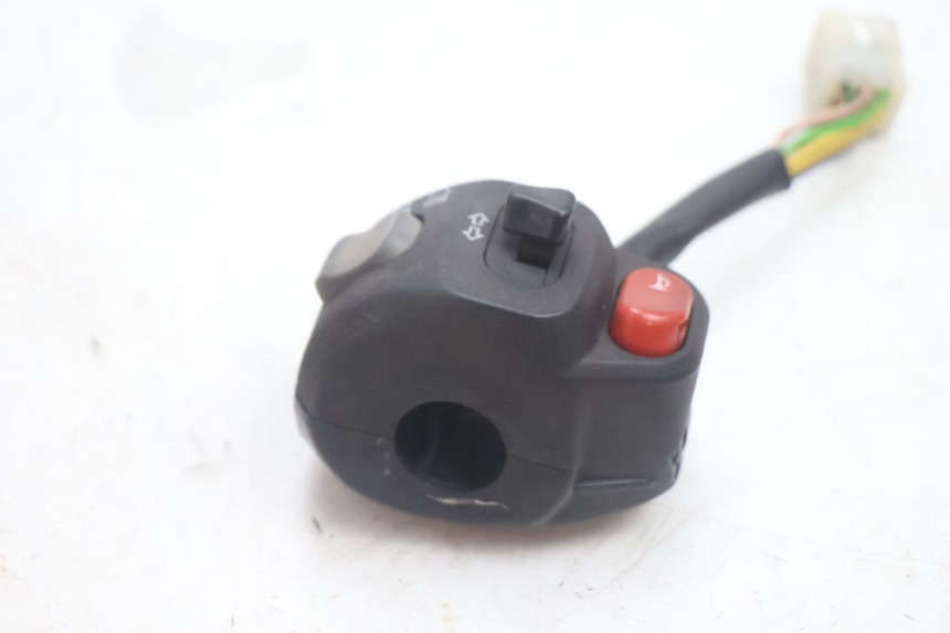 photo de COMANDO ESQUERDO YAMAHA YP MAJESTY 125 (2002 - 2006) - Zoom do estado de desgaste