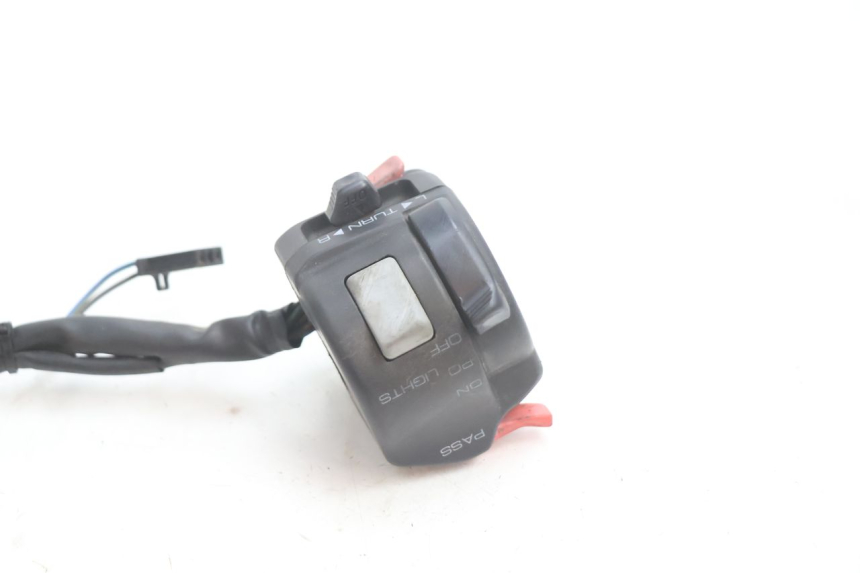 photo de COMUTADOR ESQUERDO YAMAHA YZF R GENESIS 750 (1993 - 1998) - Zoom do estado de desgaste