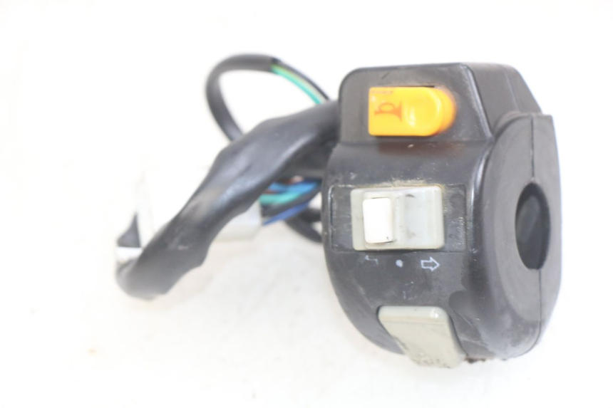 photo de COMANDO ESQUERDO UNIVERSAL BIKE ZN50QT-11B 50 (2018 - 2021) - Zoom do estado de desgaste