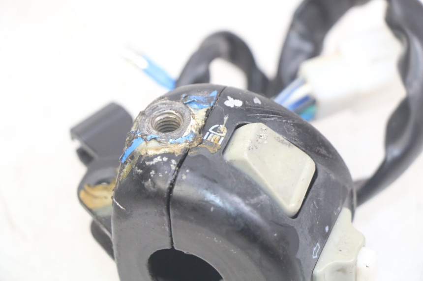 photo de COMANDO ESQUERDO UNIVERSAL BIKE ZN50QT-11B 50 (2018 - 2021) - Pontos de fixação
